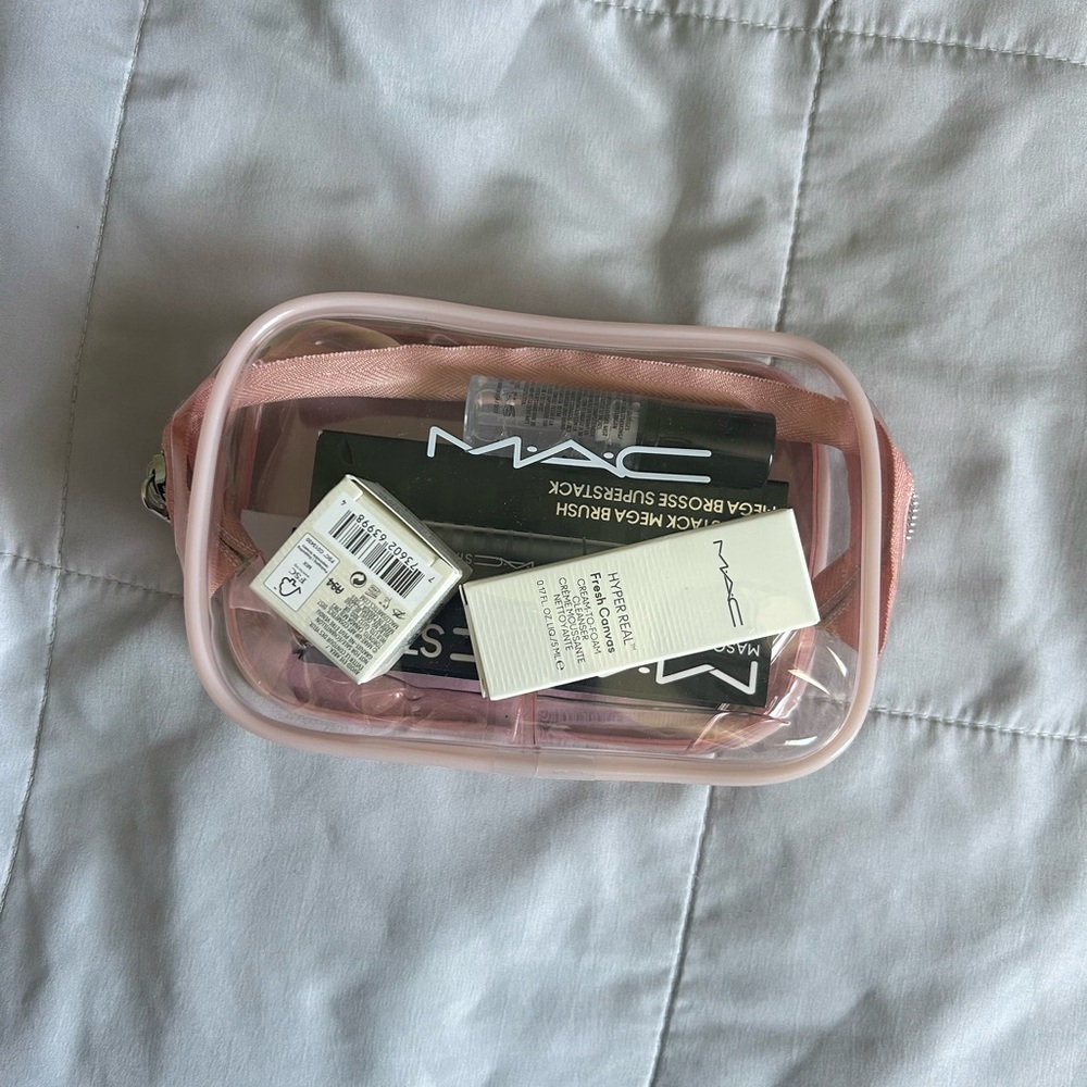 MAC Makeup Set - Picture 5 of 9